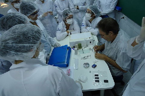 Laboratório Pré-Clínico de Endodontia da Unifal