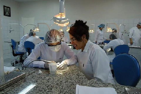 Laboratório Pré-Clínico de Endodontia da Unifal