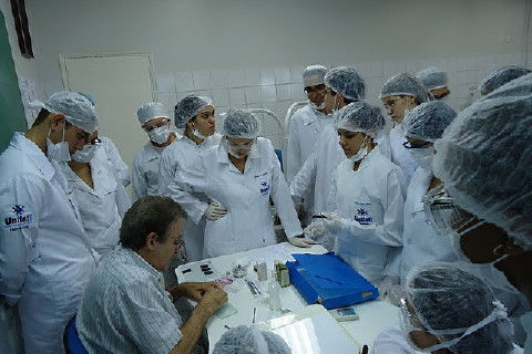 Laboratório Pré-Clínico de Endodontia da Unifal