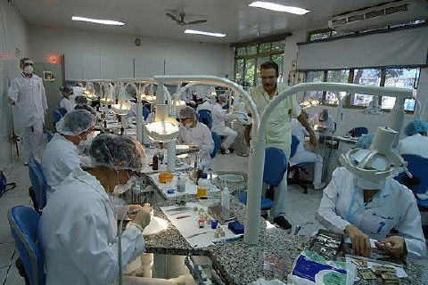 Laboratório Pré-Clínico de Endodontia da Unifal