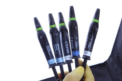 Estratificação em Resina Composta com Empress Direct - Ivoclar