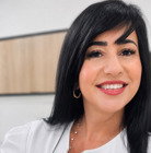 Dra. Adriana Guarnieri (Cirurgiã-Dentista)