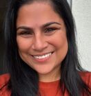Dra. Menara Elen Silva Martins (Cirurgiã-Dentista)