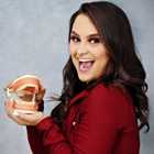 Dra. Alycia Miranda Farias (Cirurgiã-Dentista)