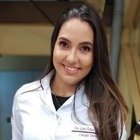 Dra. Lara Testoni Robles (Cirurgiã-Dentista)