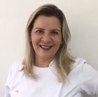 Dra. Simone Soares Petrone (Cirurgiã-Dentista)