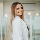 Dra. Livian Barros Carrero (Cirurgiã-Dentista)