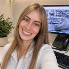 Dra. Isabella Collina (Cirurgião-Dentista)