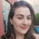 Dra. Lívia Carneiro Souza (Cirurgião-Dentista)
