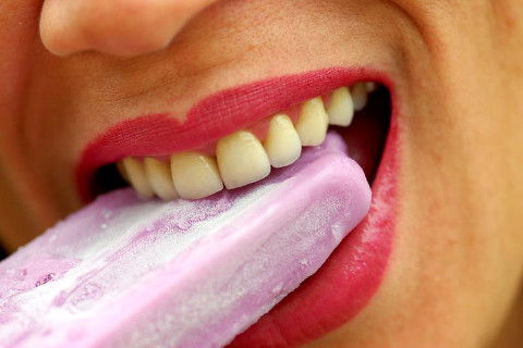 Coroas Cerâmicas como Alternativa Estética para Caso de Alteração Cromática com Tetraciclina.