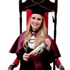 Dra. Karolline Batista Leal (Cirurgiã-Dentista)