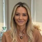 Dra. Luciane Becker (Cirurgiã-Dentista)